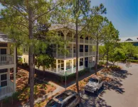 Spectacular Beach Views and Access - Charming Coastal Haven Hotel a Seaside