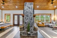 Black Bear Den Hotels in McCurtain County