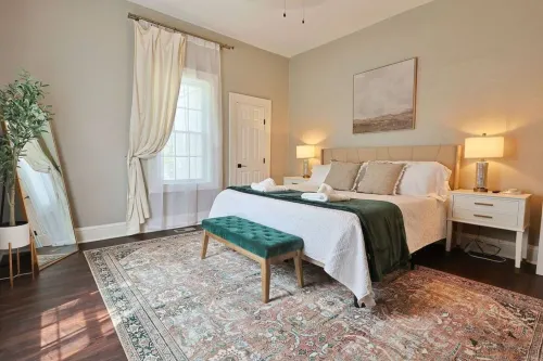 Charming Craftsmanship and Modern Comforts - Delightful Central Retreat Các khách sạn ở Knox County