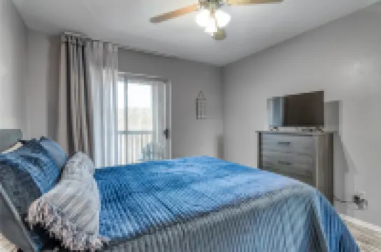 Community Pool and Outdoor Entertainment - Inviting Ozark Retreat