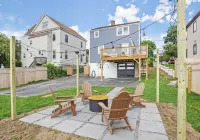 Cozy Backyard with Fire Pit and Sunset Deck - Charming Retreat Hotel dekat The Brant Foundation Art Study Center