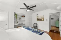Cozy Cabin with BBQ Deck in Serene Woods - Delightful Hideaway