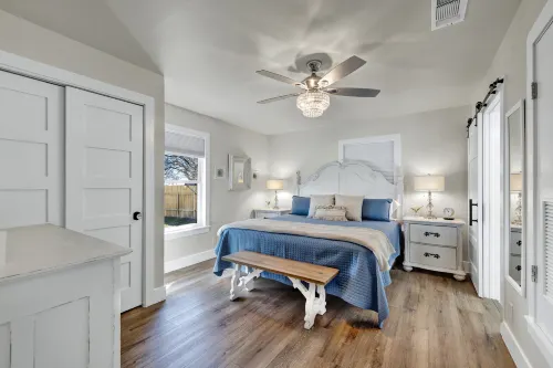 Expansive Pool, Bubbling Hot Tub and Party Barn - Stunning Retreat