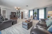 Fenced Yard and Trail Access - Charming Coastal Retreat Hotels in Seminole