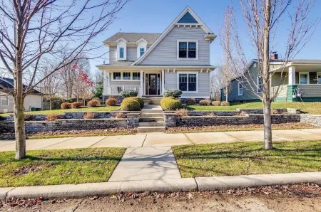 Spacious 5-bedroom house with hot tub and theatre room in charming South Bend