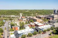 3 Bd 2.5 Bath Luxe Townhome w/ Garage in Downtown Lynchburg!