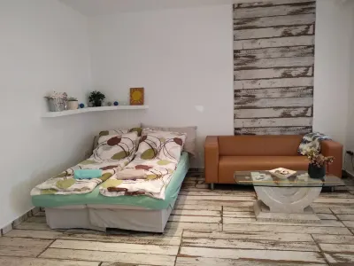 Cozy in Downtown with free parking Hotels near Kecskeméti Római Katolikus Főplébánia