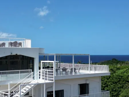 Resort In Ao no Dokutsu Отели рядом с достопримечательностью «Йонехара- Бич»