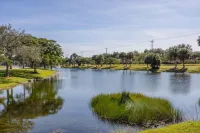 3-bedroom house in charming Royal Palm Beach with AC, WiFi, barbecue