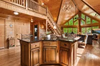 2 Masters, Theater, Pool, Sauna,Scenic Mtn View's, Hot tub & Fire Pit Hotel di Cherry Log