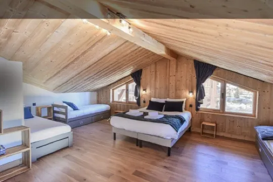 Prestigious ski-in/ski-out apartment with panoramic view