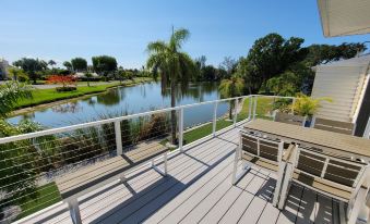 Lake View Deck and Tiki Bar Area - 0223z12000krfklqq2107 R 339 206 R5 D 