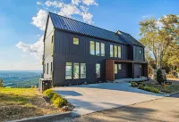 Indoor Pool, Gourmet Kitchen, and Loft Fun - Stunning Mountain Retreat Hotel dekat Blowing Cave Mill