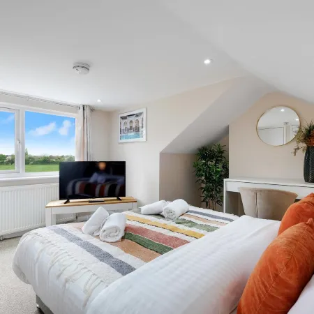 Stylish 4-Bedroom, 2-Bathroom Home in Brightside Avenue