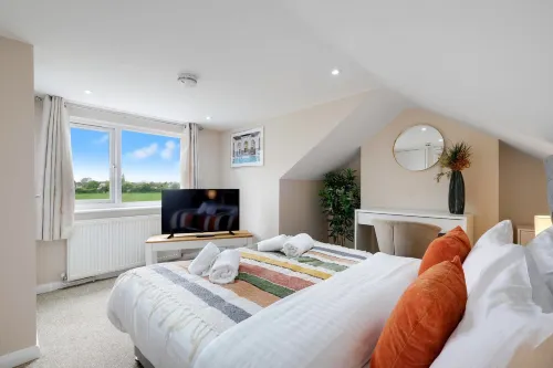 Stylish 4-Bedroom, 2-Bathroom Home in Brightside Avenue