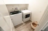 Spacious New 4-bedroom Family Friendly House in Elk Grove with WiFi and Parking