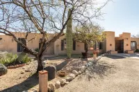 *NEW* Beautiful Private Desert Retreat! Gorgeous! Hot Tub and Pool!