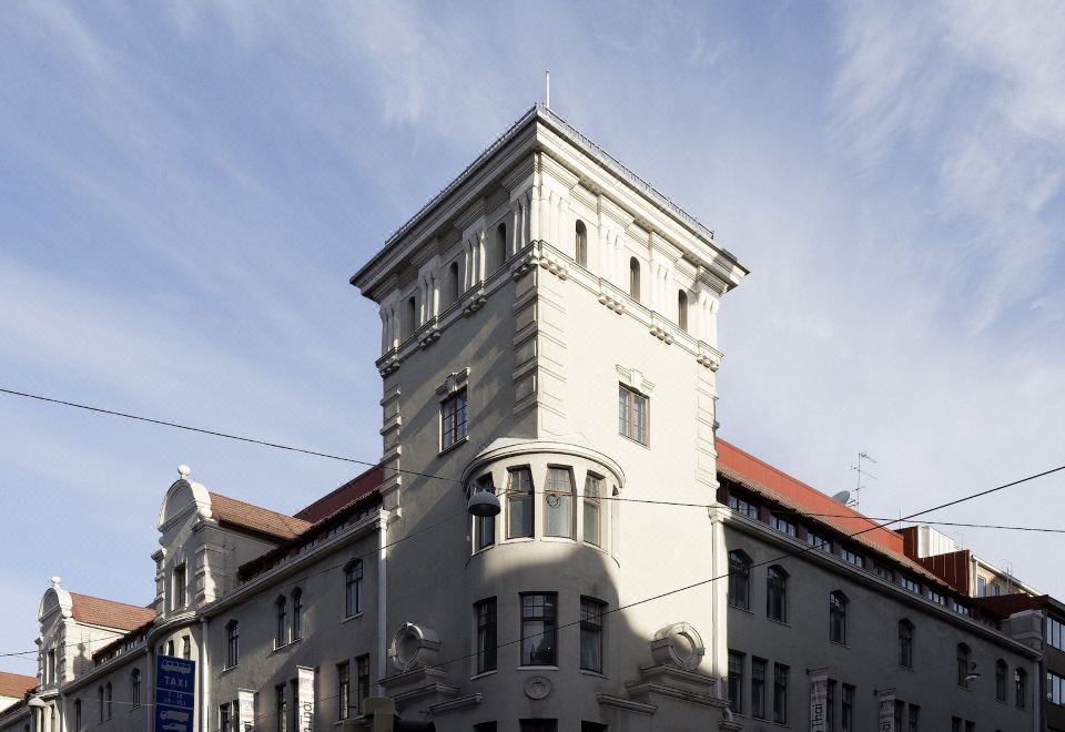 밥 W 시티 센터 객실 내에 있는 현대적인 주방 시설