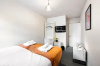 1 Bdr Modern Living in the Old Bank Hse