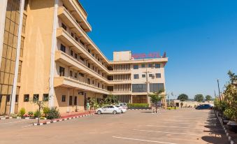 Simama Hotel