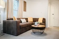 10 Min Walk to Lake + HOT TUB Hotels in Laconia