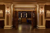 Disney Newport Bay Club - bar