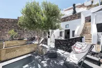 Pearl of Caldera Oia - Boutique Hotel by Pearl Hotel Collection Hotel in zona Oia Treasures Art Gallery