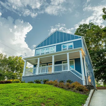 Twin Homes - 8 Bedroom Retreat in Central ATL