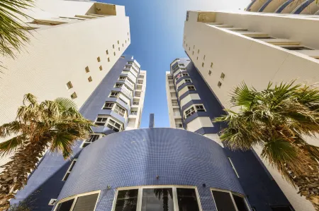 Seaside Escape with Private Patio with Mamad by Sea N' Rent Отели рядом с достопримечательностью «Netanya»