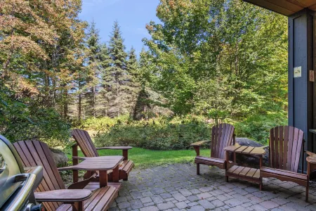 Les Manoirs - Rvmt Отели рядом с достопримечательностью «Waterfall»