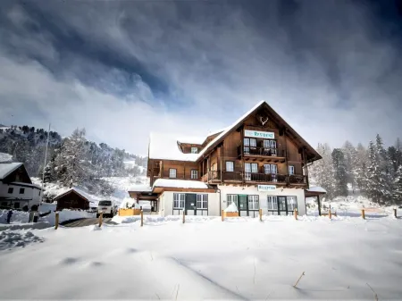 Apartment in Alps Near Ski Slopes Отели в г. Предлиц-Туррах