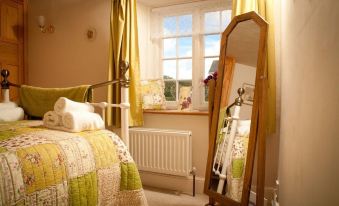 Quiet Cottage on the Rural Edge of Brixham