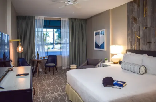 Beachside Inn Hotels near Santa Barbara Harbor