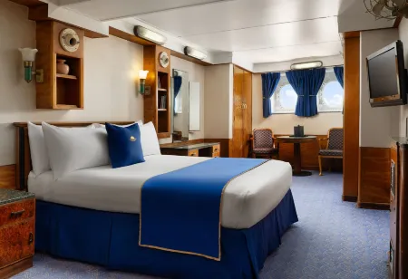 The Queen Mary Отели рядом с достопримечательностью «Нейплс»