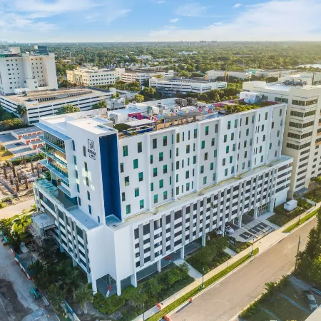 Serena Hotel Aventura Miami, Tapestry Collection by Hilton