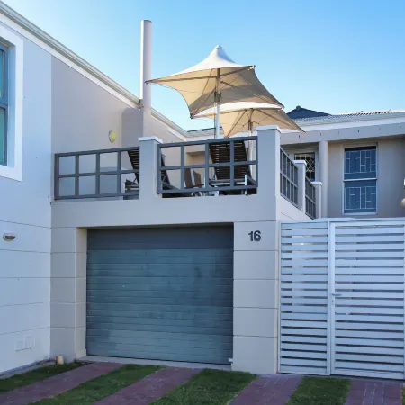 Voorschoten, Langebaan 6-Sleeper