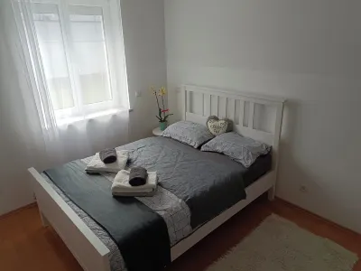 Beautiful 4-Bed House in the Weinviertel Hotel di 