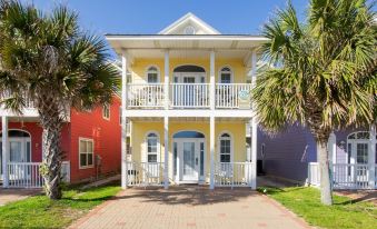 Across Street from Beach - Close to Pier Park - Sleeps 6!