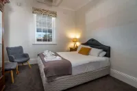 Metropolitan Hotel Hotels in Orange