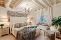 Casa Blanc in Lucca with 1 Bedrooms and 1 Bathrooms - Condos