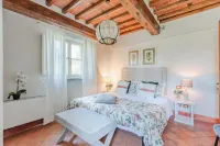 Elisa Farmhouse Apartment in Wine Resort in Lucca