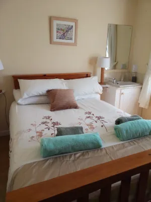 Room in Bungalow - Very Nice View with This Room