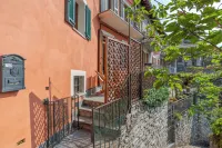 Casa Valleggia Hotels near Villa Passalacqua