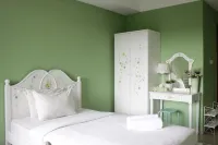 Stylish & Comfortable Studio at Beverly Dago Apartment Hotels in Coblong