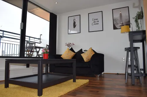 Penthouse 1-Bed Apartment with Amazing Views - balcony