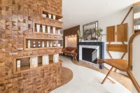 Logis Hostellerie des Clos et Restaurant Bistrot des Grands Crus Hotels in Saint-Cyr-les-Colons