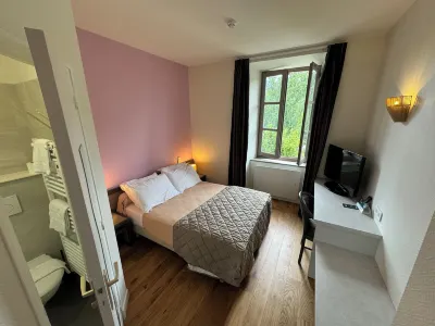 Logis Hôtels - Hostellerie des Lauriers - Hôtel et Restaurant فنادق في Villefranche-d'Albigeois