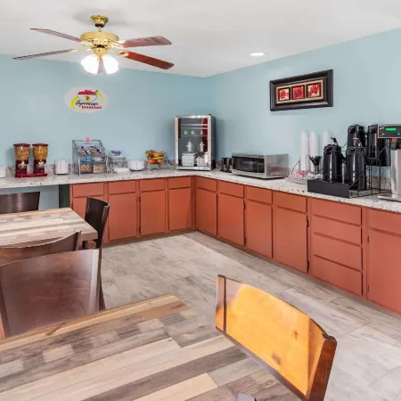 Super 8 by Wyndham Kinder/Coushatta Near Casino