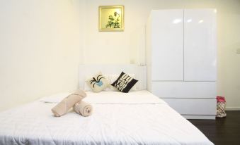 Smiley Apartment 13 - Adults Only