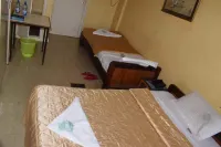 Batian Grand Hotel - parking
